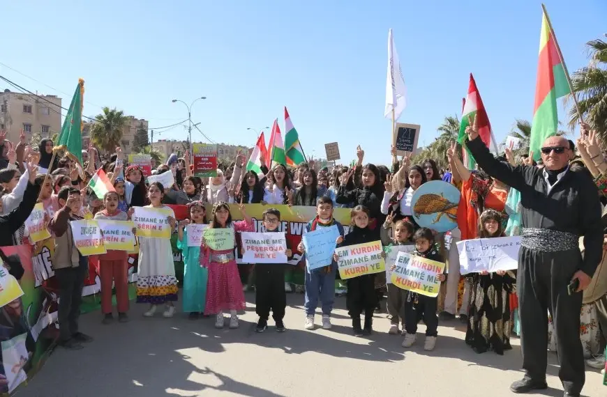 Li Kurdistanê meş û peyamên pîrozkirina zimanê zikmakî