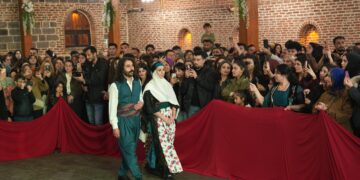 KASEDê bi nasandina cil û bergên Kurdî Newroz pîroz kir