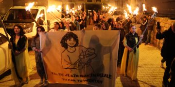 Jinên li Hezexê bi meşaleyan Newroz pîroz kir