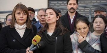 Tulay Hatîmogullarî Çîçek Otlu nêweşxane de zîyaret kerd