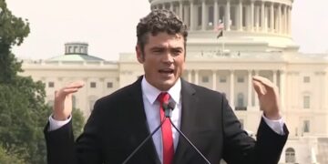 Rêveberê DYAyî yê ku îstifa kir: Me El Qaîde û DAIŞ wekî hêzên wekîl bi kar anîn