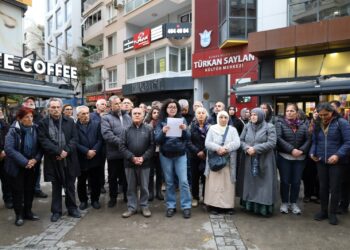 Li Îzmîrê pêla binçavkirinên piştî Newrozê hat protestokirin