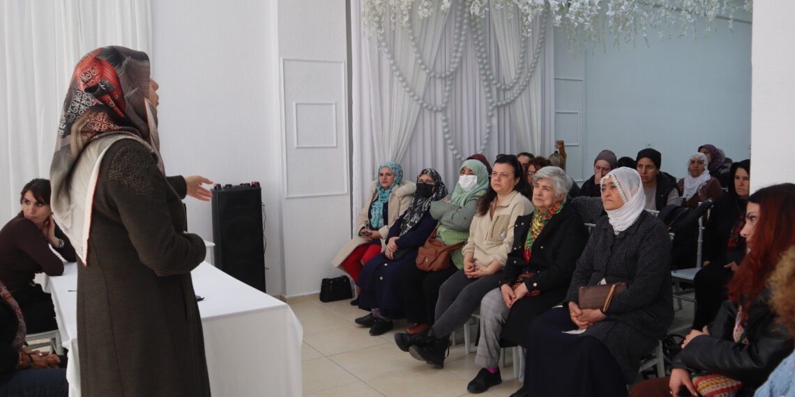 Li Denîzliyê gotûbêja ‘Di îslamê de cihê jinan’ hate lidarxistin