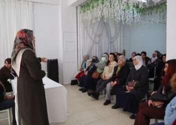 Li Denîzliyê gotûbêja ‘Di îslamê de cihê jinan’ hate lidarxistin