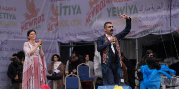 Komîteya Amadekar û Hevşaredarên Amedê Newroza gel pîroz kirin