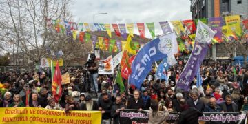 Newroza Dêrsimî: Mîmarê aştî Abdullah Ocalanî rê hezar silamî