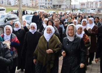 Şîna şervanên YPGê bi girseyî hatin ziyaretkirin