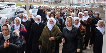 Şîna şervanên YPGê bi girseyî hatin ziyaretkirin