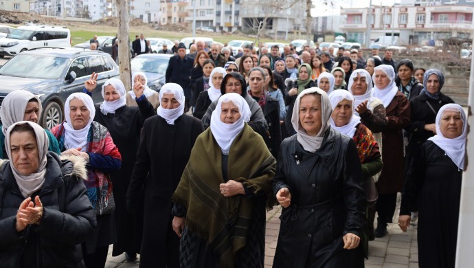 Şîna şervanên YPGê bi girseyî hatin ziyaretkirin