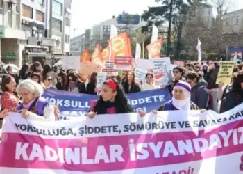 Stenbol de rayîrşîyayîşê 8ê Adare