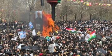 Agirê Newroza Amedê bo coş û kelecan hate pêxistin