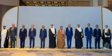 22 welatan Îranê hişyar kirin ku Kendava Hurmuzê veke