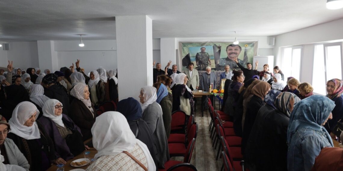 Li Aydinê ji bo şervanê YPGê Şerzan Sason şîn hat danîn