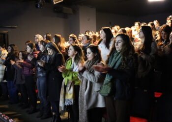 Akademiya Jineolojiyê fîlmê “Jinwar” da temaşekirin