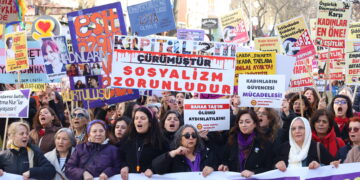 Li Enqereyê bi hezaran jin meşiyan: Em ê pergala desthilata zilam biguherînin