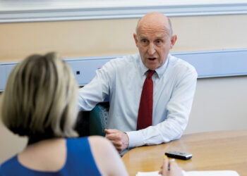 Du moşekên Îranê ketin Qibrisê