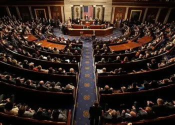 Senatoya Amerîkayê pişgirî da siyaseta şer a Donald Trump