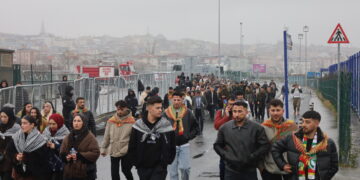 Li Stenbolê bi hezaran kes tê qada Newrozê