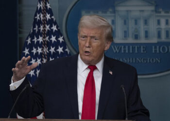 Trump hişyariyek din da Îranê: Em ê hêza nedîtî bixin dewrê