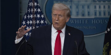 Trump hişyariyek din da Îranê: Em ê hêza nedîtî bixin dewrê