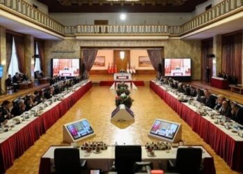 Endamên Komîsyona Meclîsê di fitarê de tên cem hev