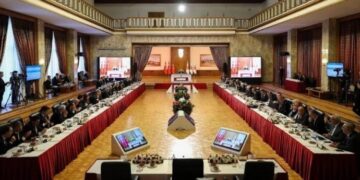 Endamên Komîsyona Meclîsê di fitarê de tên cem hev