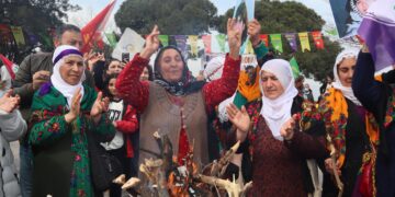 Li Kadîfekaleyê agirê Newrozê geş bû: Hezar silav li Îmraliyê!