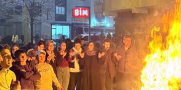 Cejna Newrozê li Parka Şêxşamîl jî bicoş hate pîrozkirin