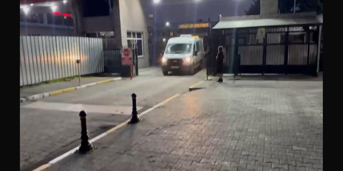 Cenazeyê Taşar ber bi Êlihê ve bi rê ket