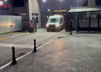 Cenazeyê Taşar ber bi Êlihê ve bi rê ket