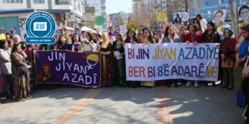 ‘Em dixwazin jin bi reng û dengê xwe beşdarî mitîngê bibin’