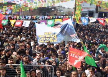 Newroza Wêranşarî de postero gird ê Ocalanî ame akerdene