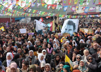 Gelê Agiriyê bi dilsozî Newroz pîroz kir: Kurd azadiya rêber û zimanê xwe dixwazin  