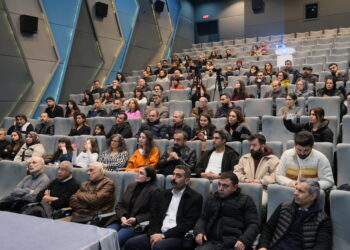 ‘Em dixwazin dayik û bav zimanê xwe ji bo vî nifşî biparêzin’