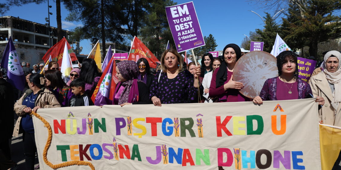 Li Bismilê meşa 8ê Adarê: Em ê ked û nasnameya jinan biparêzin