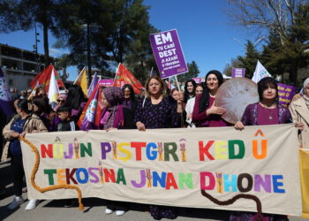 Li Bismilê meşa 8ê Adarê: Em ê ked û nasnameya jinan biparêzin