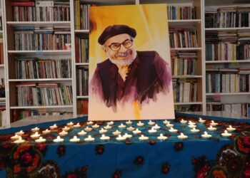 Li Komeleya Wêjekarên Kurd ji bo Ehmed Huseynî şîn hate danîn