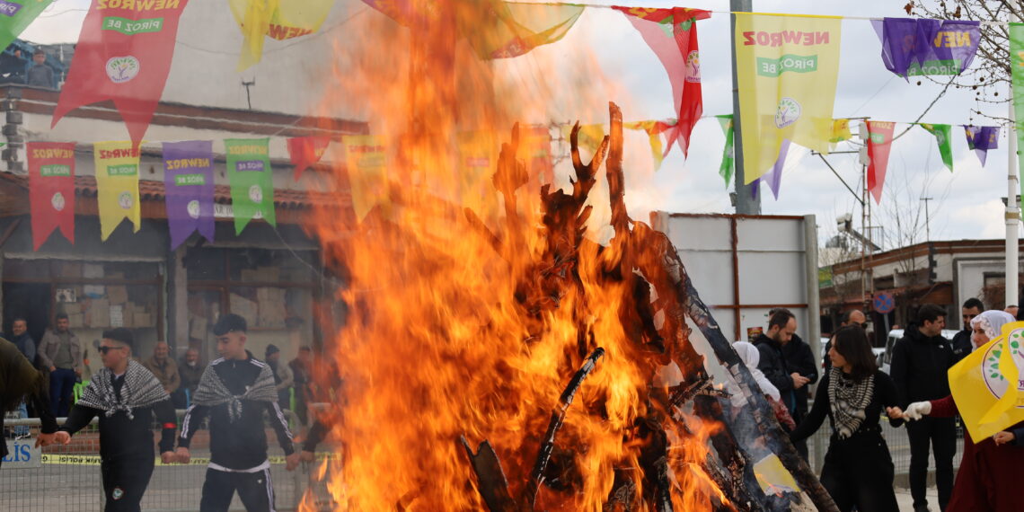 Li navçeyên Amedê Newroz tê pîrozkirin