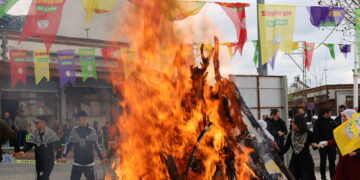 Li navçeyên Amedê Newroz tê pîrozkirin