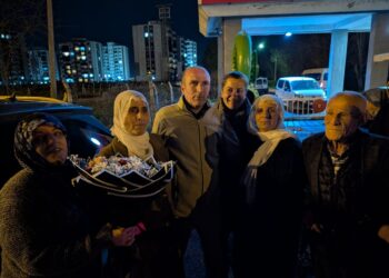 Serdar Şîtîlay ku piştî 33 salan hate berdan li Amedê hate pêşwazîkirin