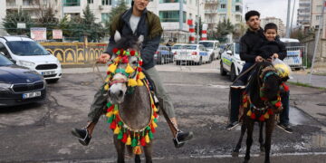 Sûwarên Qerejdaxê li Newrozê ne