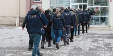 Li Bedlîsê Dayika Aştiyê jî di nav de 17 kes hatin binçavkirin