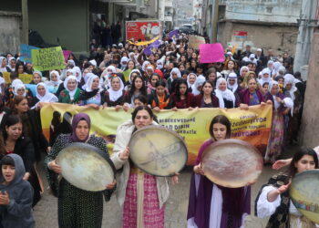 Li Cizîrê bi hezaran jin meşiyan: Em ê azadiyê mîsoger bikin