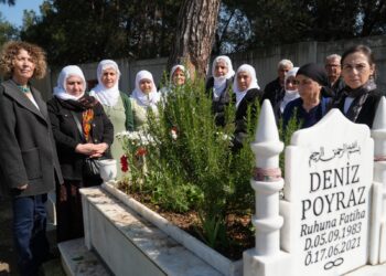 Denîz Poyraz li ser gora xwe hat bibîranîn