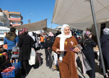 Li Êlihê jinan ji bo mitîngê belavok belav kirin