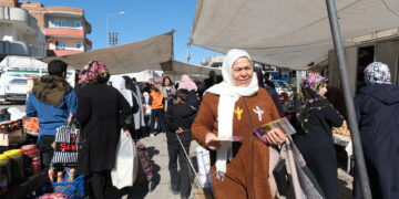 Li Êlihê jinan ji bo mitîngê belavok belav kirin