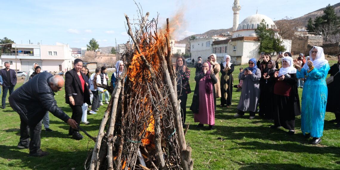 Li Kercewsê agirê Newrozê hate vêxistin