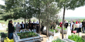 15 jinên têkoşer li Hezoyê hatin bibîranîn