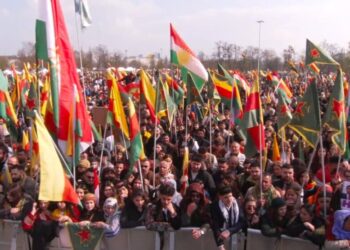 Newroza Frankfurtê bi coşeke mezin destpêkir