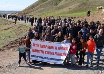 Helîkopter daket gund, leşkeran gef li gundiyan xwar